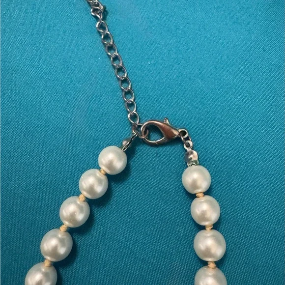 *5 for $20; Vintage White Pearl Necklace - Picture 2 of 3